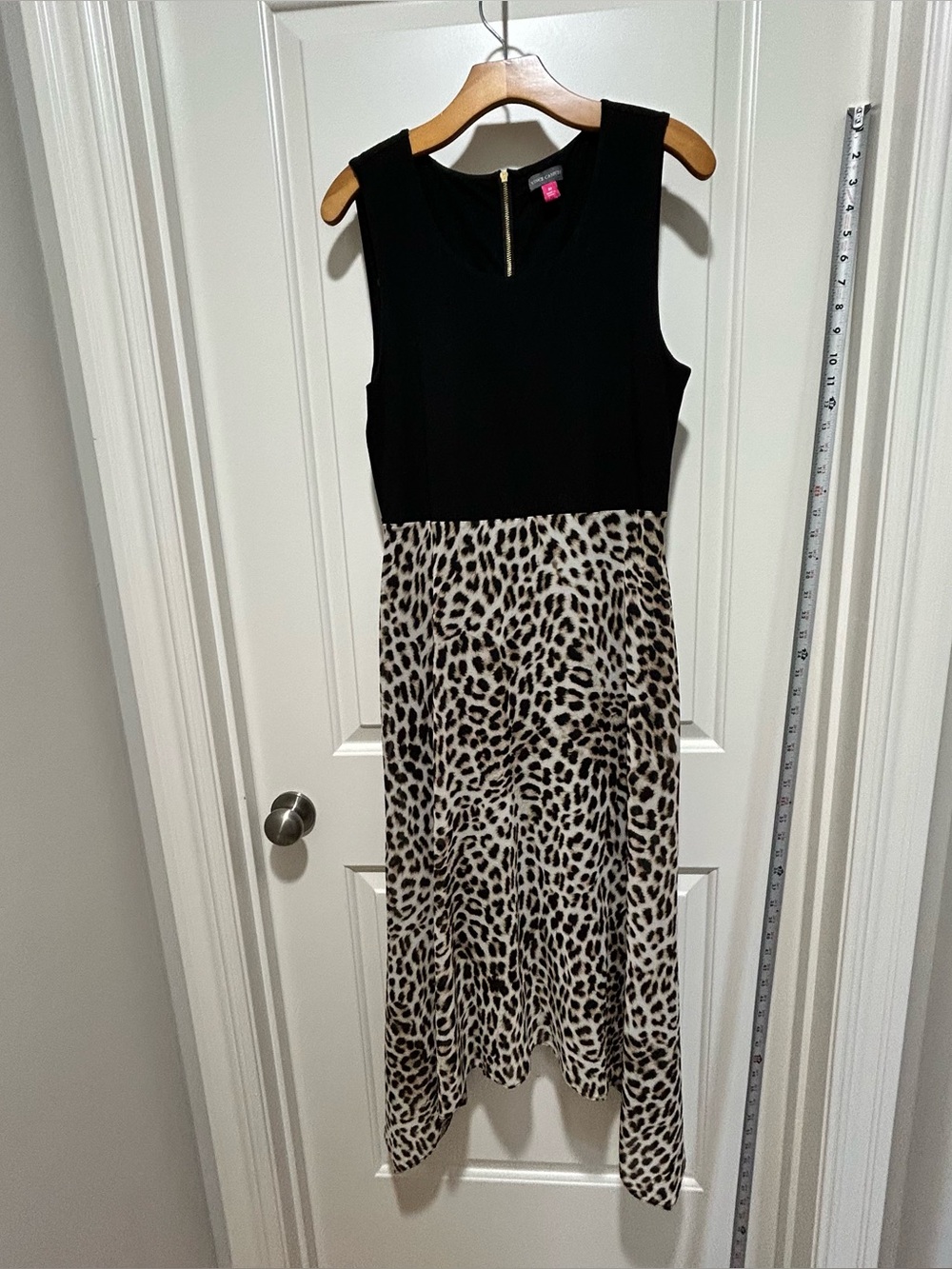 Vince Camuto women’s size M Black & Animal print dress with liner & long zipper